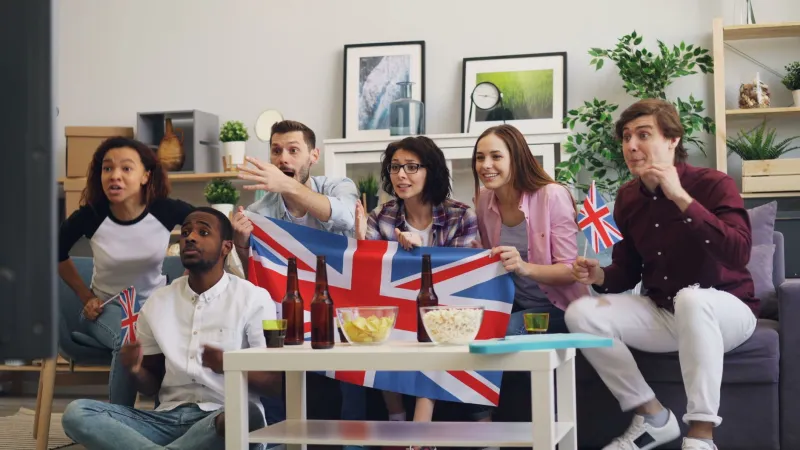 Your Friends Make Everything Funnier — Here's the Actual Science Behind It